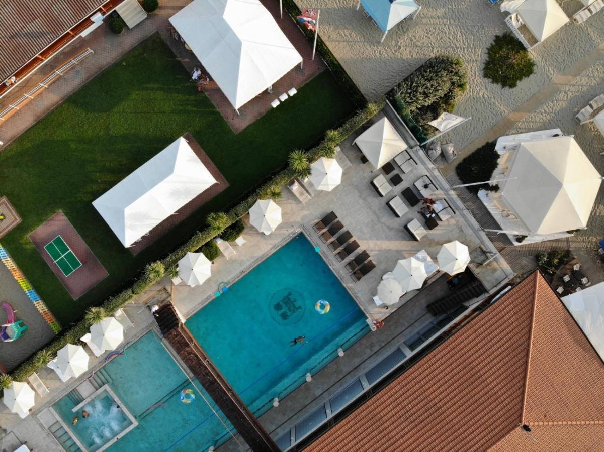 Апартаменты Teresita Wellness Club Виареджо Экстерьер фото